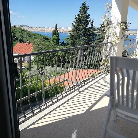 Apartments 4U Omisalj Bagian luar foto
