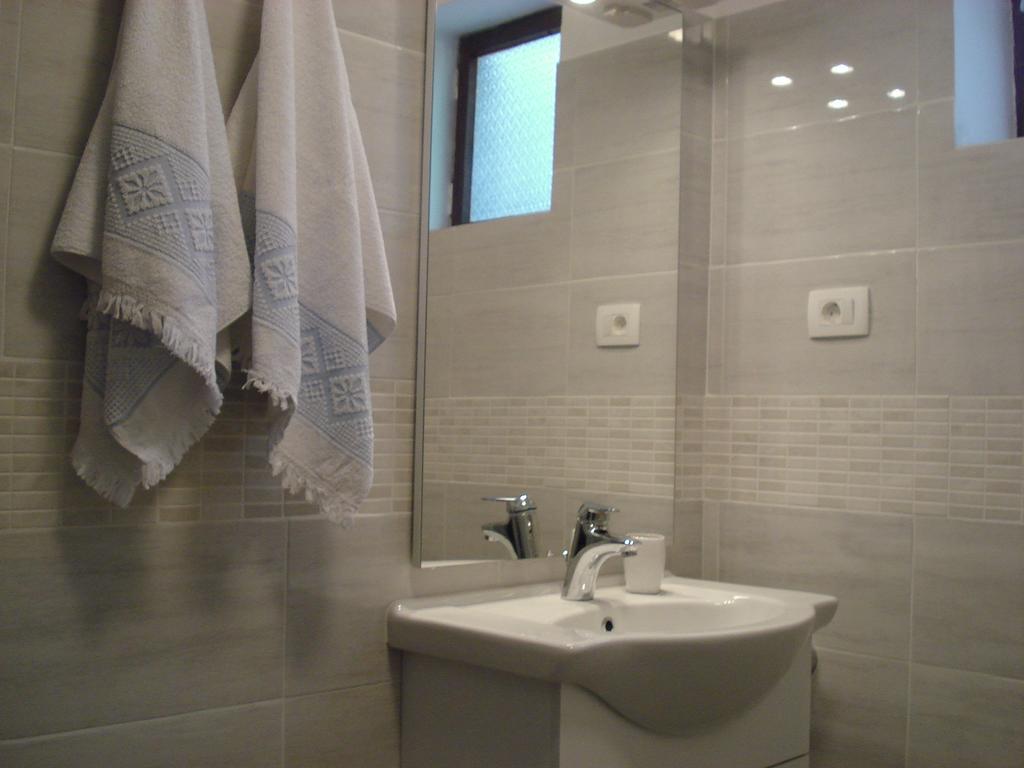 Apartments 4U Omisalj Bagian luar foto