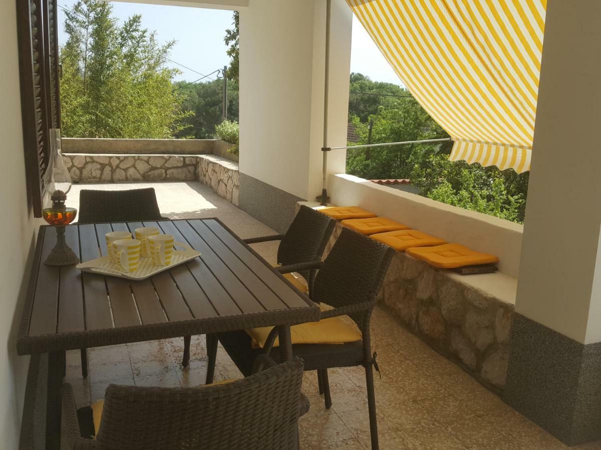 Apartments 4U Omisalj Bagian luar foto