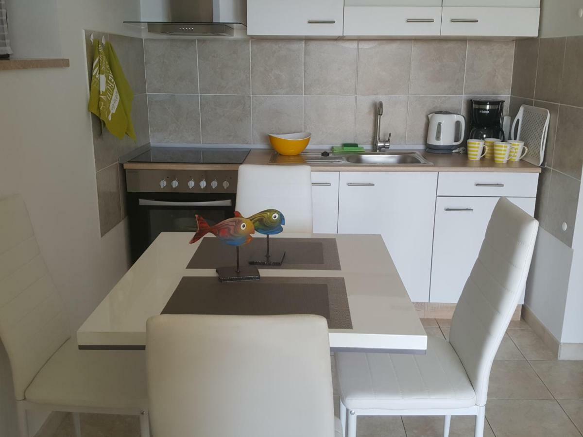 Apartments 4U Omisalj Bagian luar foto